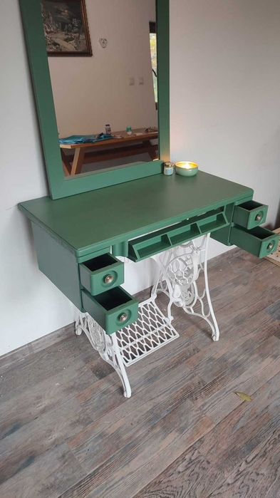 Дамски тоалетки с огледало SINGER