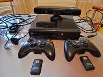 Vând xbox 360 cu 2 manete și kinect