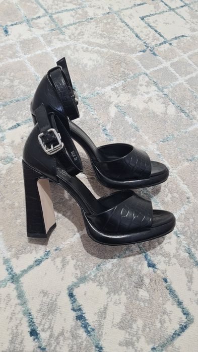 Стильные Босоножки на каблуке очень удобные