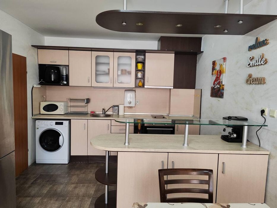 Дава се под наем Двустаен апартамент в Бургас, Сарафово - 65 кв.м за 408 € - Снимка #1