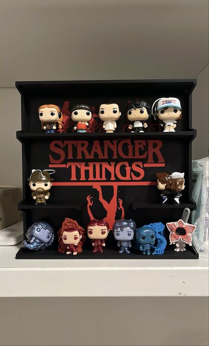 Рамка Stranger Things за фигурки от Kinder Joy