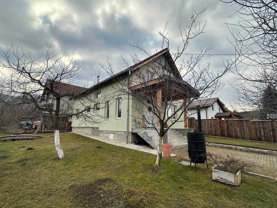 Casa 5 camere - 3 bai - teren 627 mp - Tocile - Sadu