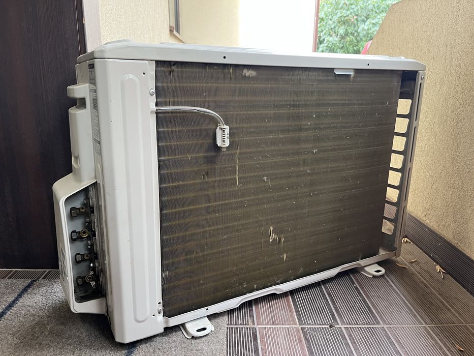 Unitate exterioara AC/aer conditionat multisplit Vivax - defecta