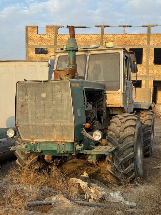 Продаётся Трактор Т-150, плуг и скрепер комплект