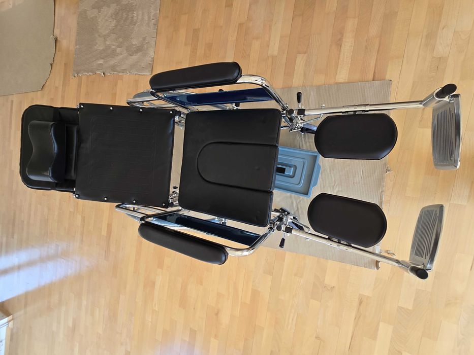 Scaun cu rotile pliabil, multipozabil, cu vas de toaleta detasabil