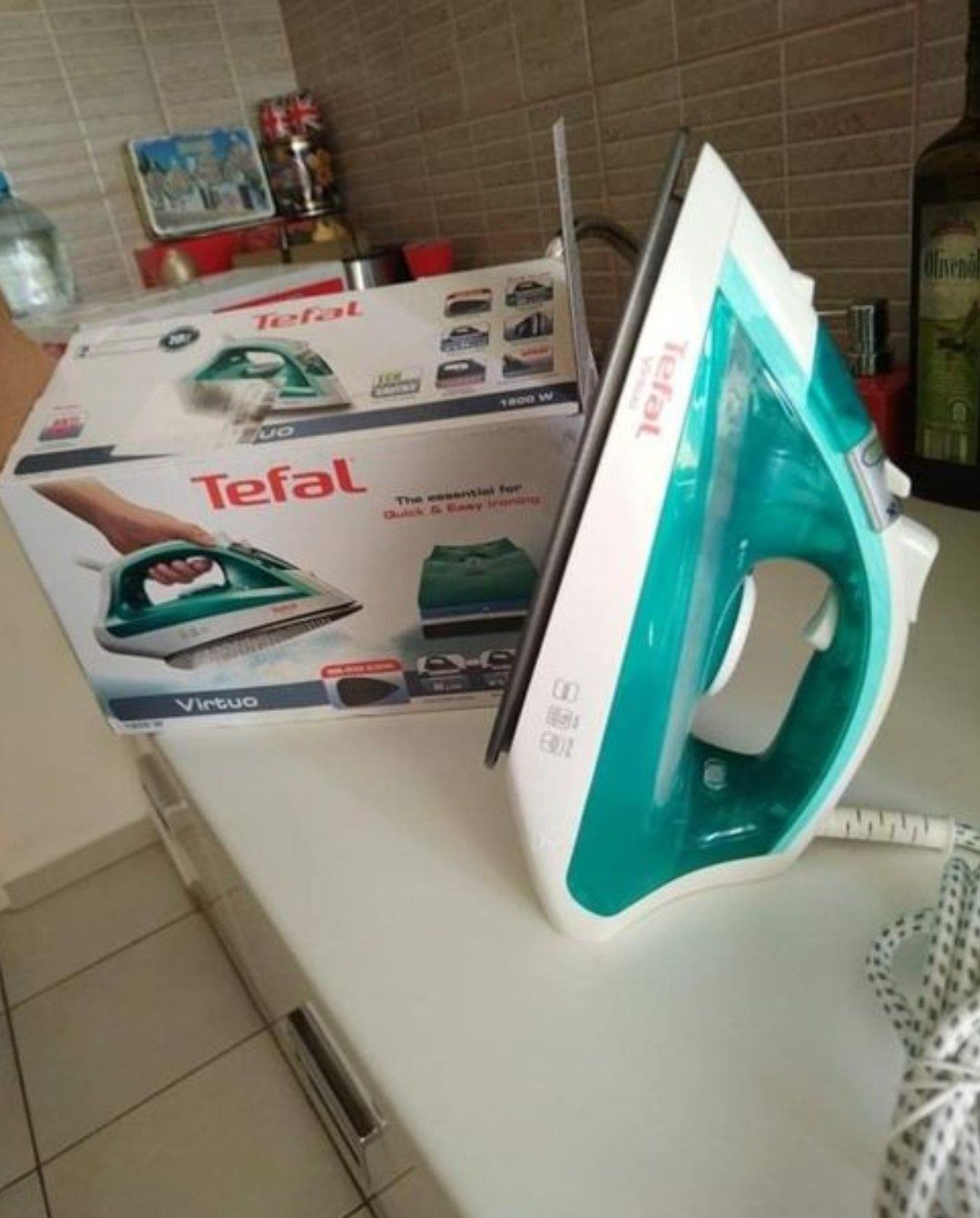 Vând fier de călcat Tefal, talpă de ceramica, produs de calitate,nou