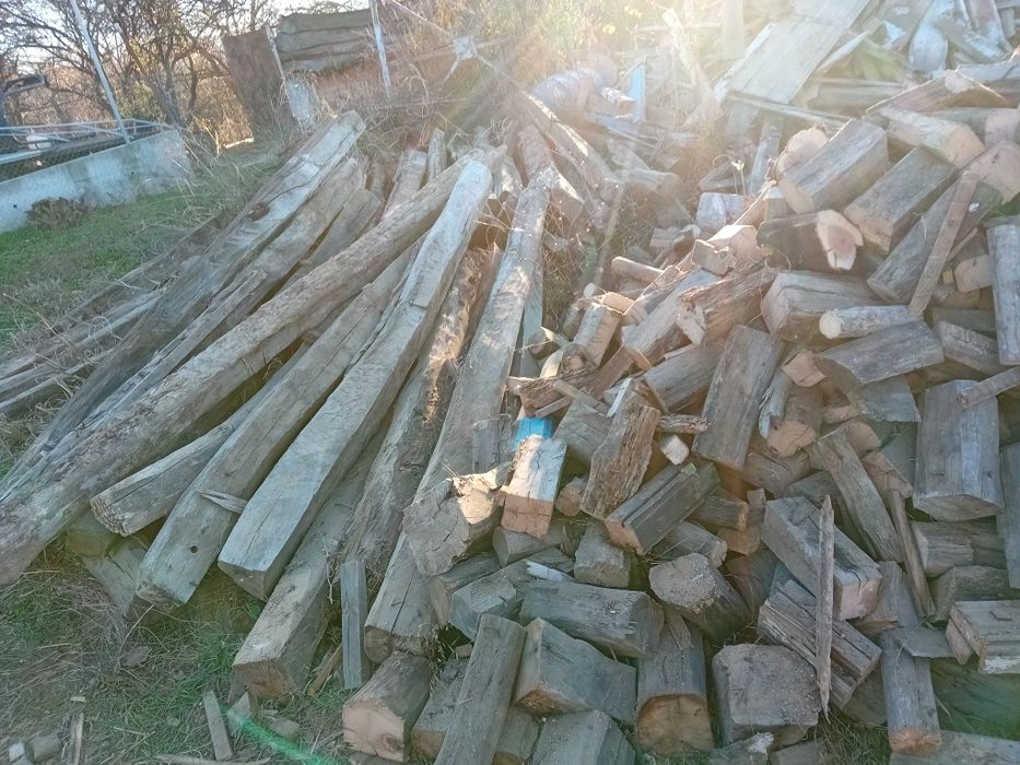 Дърва / нарязани греди за камина /