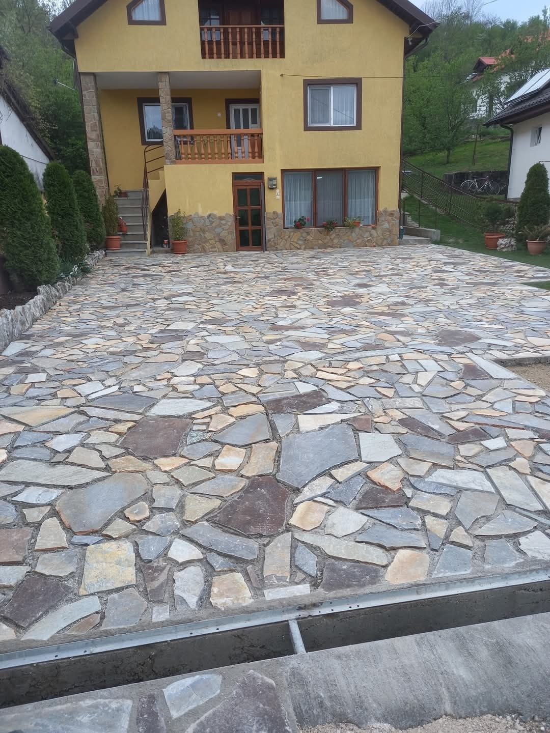 Pavaj din piatra naturala decorativa