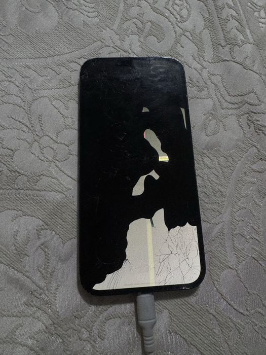 Vand IPhone 13 Pro Max pt piese