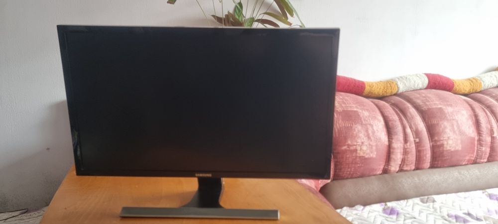 Монитор 28" Samsung 4K