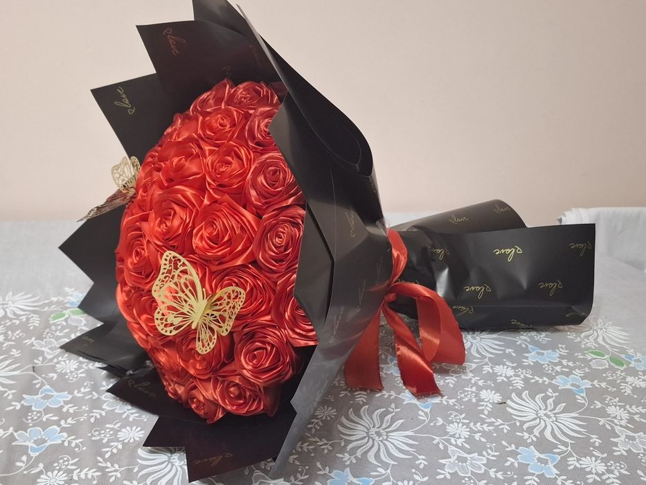 Букет из атласных  лент.