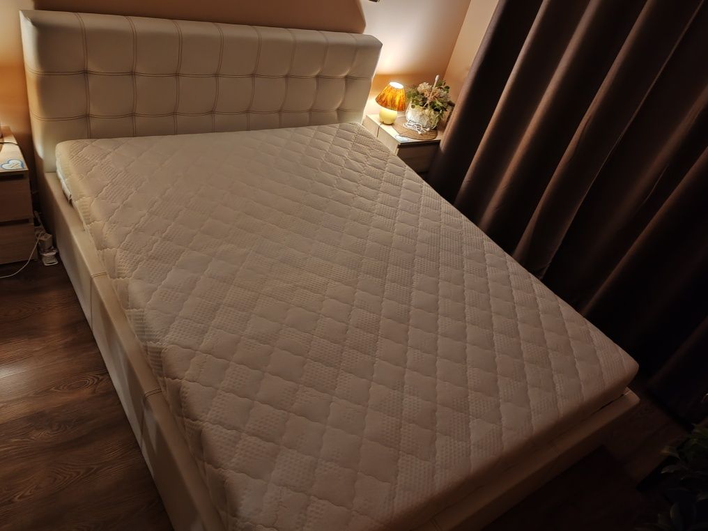 Спалня с матрак 160/200см. с повдигащ механизъм