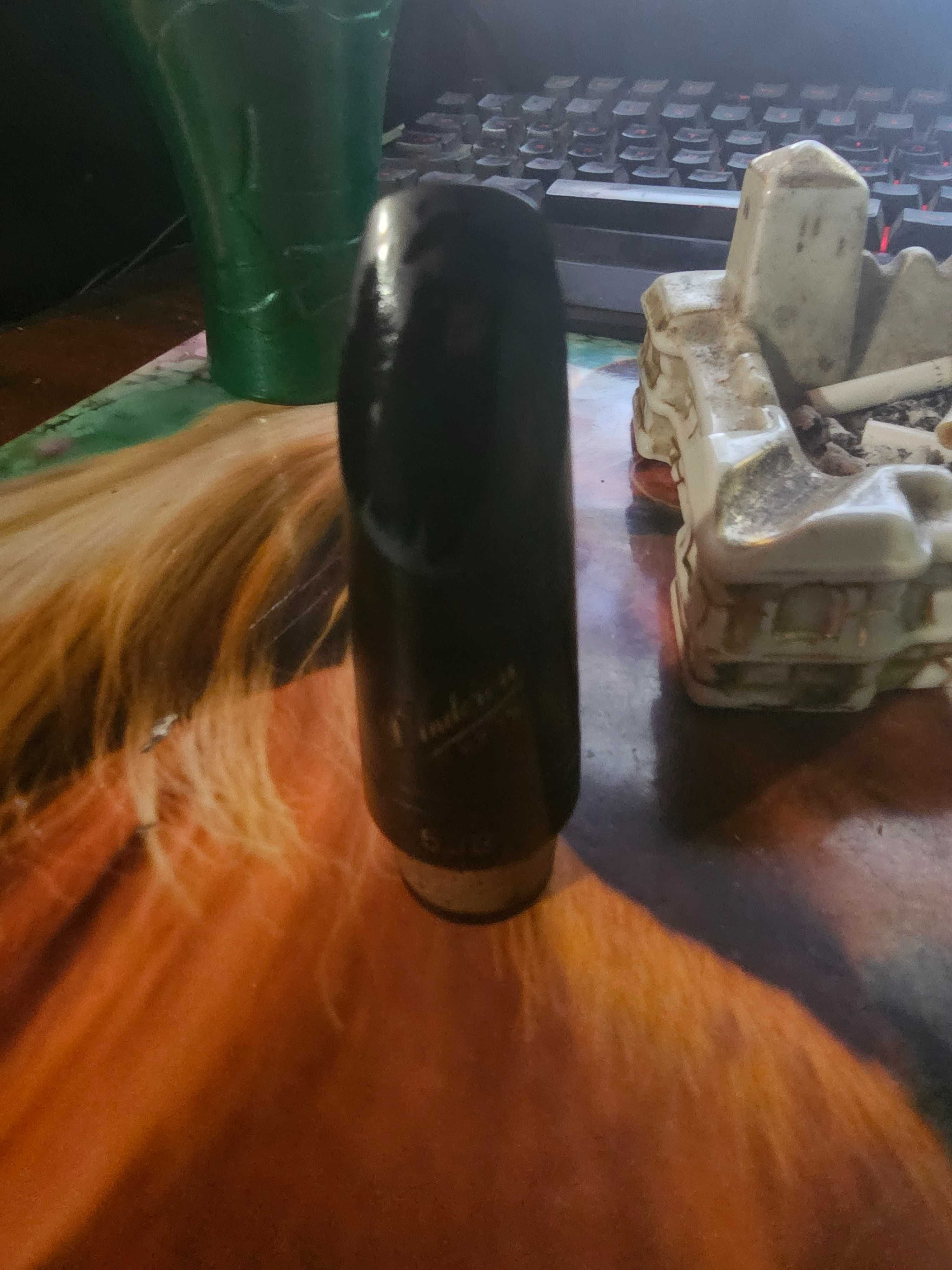 Продавам  мундщук за кларинет