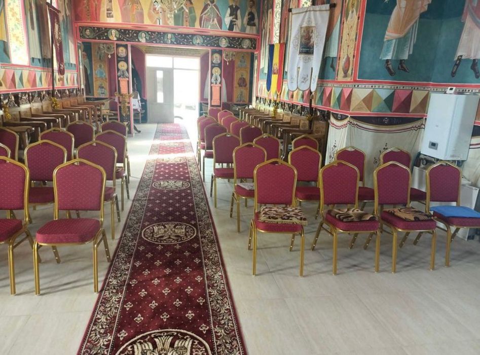 Scaune noi din metal pentru diferite săli și evenimente