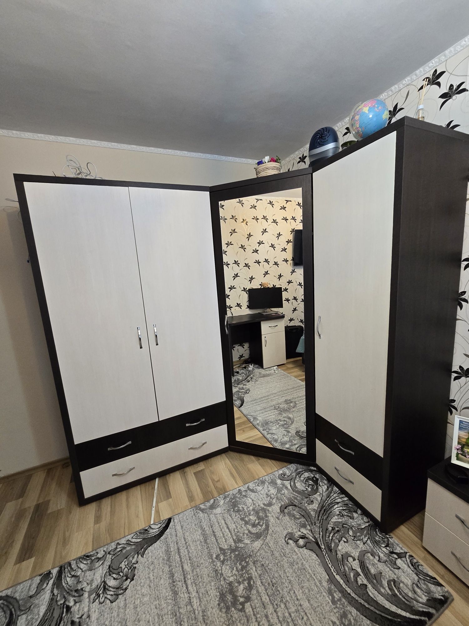 Mobila dormitor si pat matrimonial