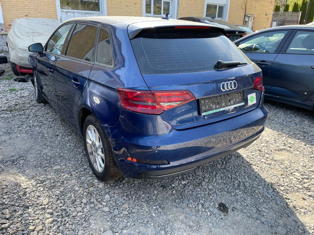 Audi A3 g-tron Sportback 1.4tsi Benzina+CNG. Avariat airbag-uri OK