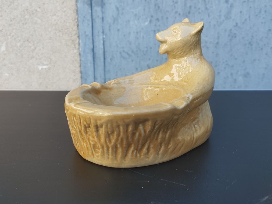 Винтидж порцеланова мечка пепелник