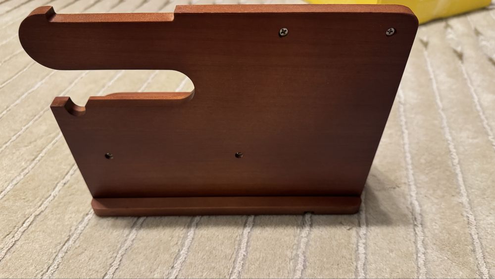 Дървена станция за телефон и други неща