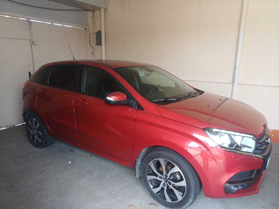 yoqimli oilaviy mashina