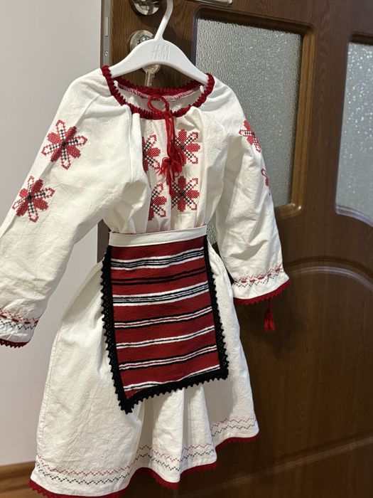 Costum popular pentru fetite