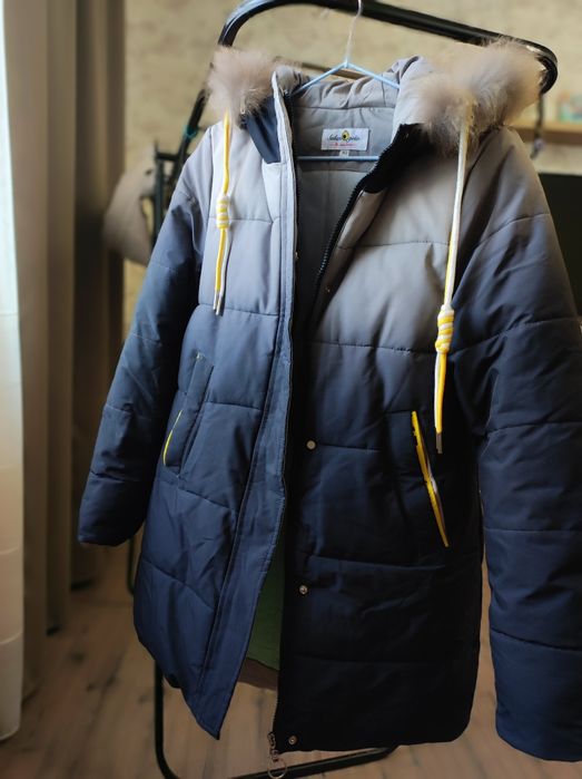 Зимняя куртка подростковая в отличном состоянии. Теплая. 164 р-р