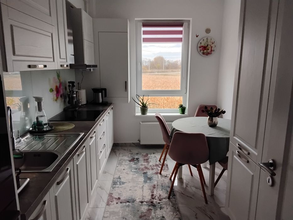 Vând apartament 3camere,81mp,modern pe strada Ghimbavului, Cristian