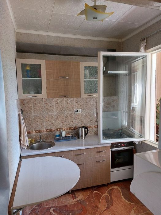 Срочно Продаю 2 ком квартира на 3 этаже 4 этажного дома. Авиосозлар 2