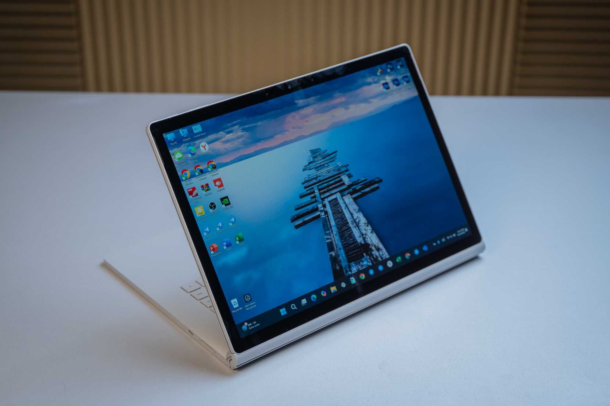 Microsoft Surface Book 2