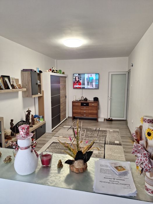 Vând apartament 2 camere 66.000 euro
