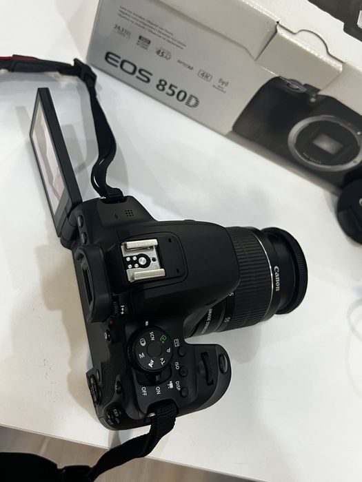 Фотоапарат CANON EOS 850D и обектив CANON 18-55mm