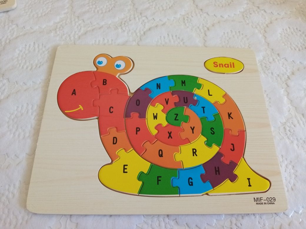 Детски дървен пъзел с английската азбука- костенурка, риба и охлюв