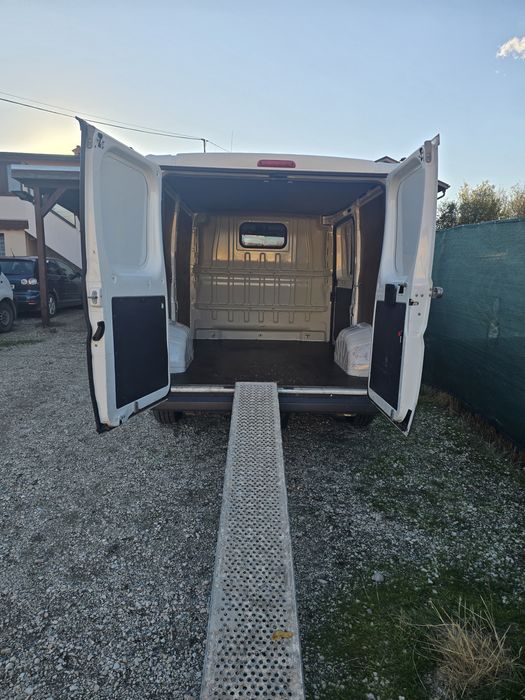 Лекотоварен бус до 1 тон.