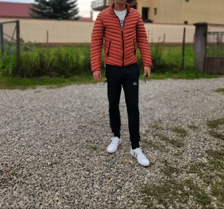 Geaca sport de vanzare