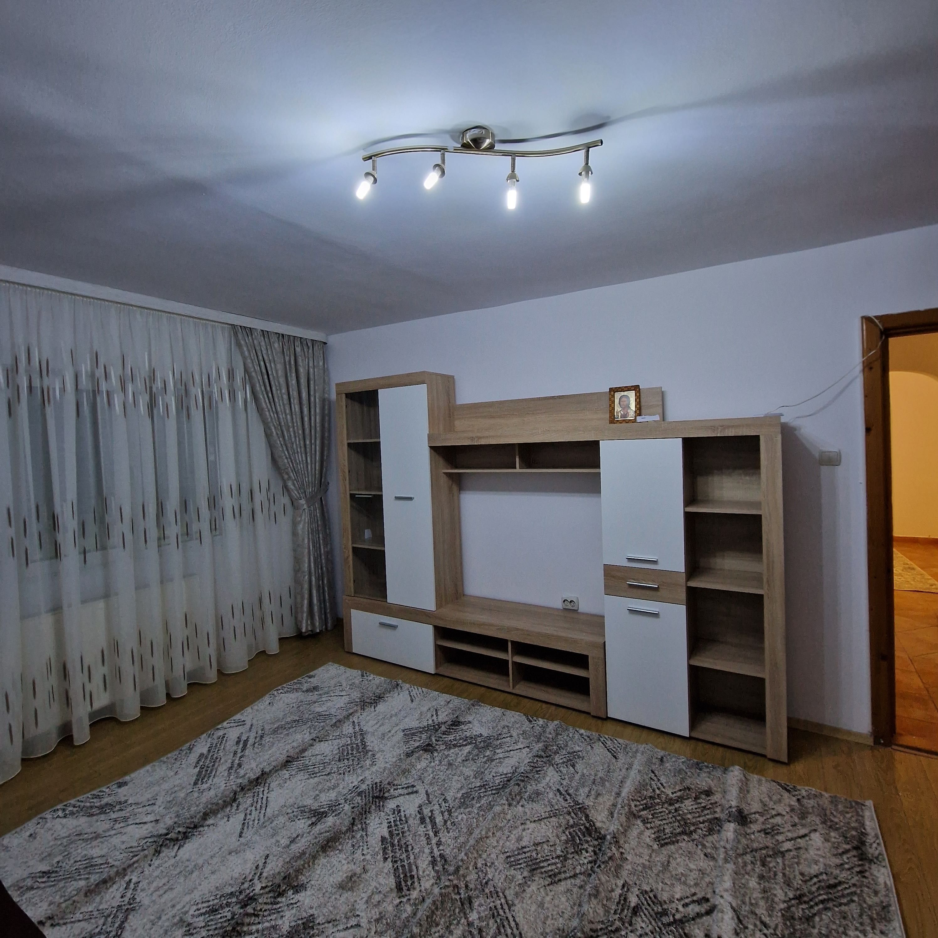 Apartament 3 camere de inchiriat la parter