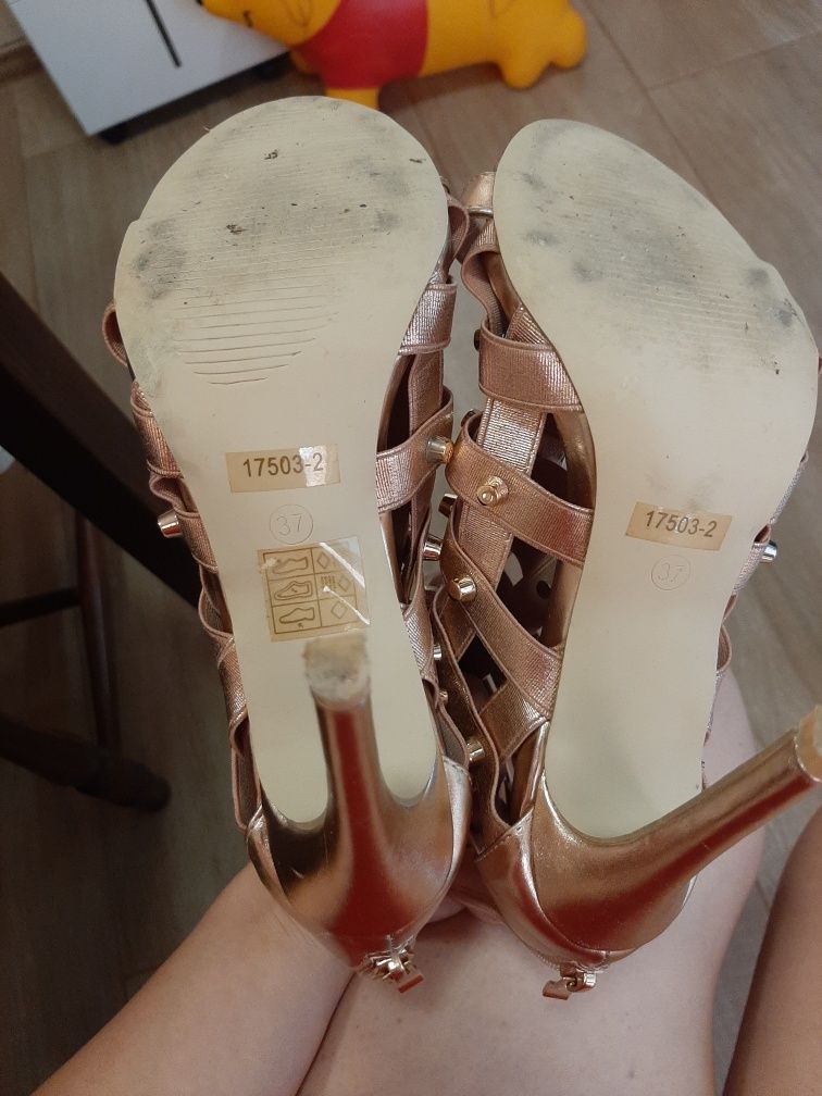 Елегантни сандали