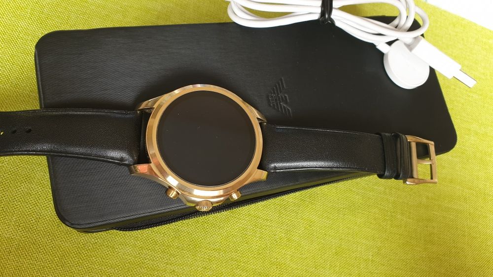 Emporio Armani smart watch ОРИГИНАЛ! топ състояние -350лв