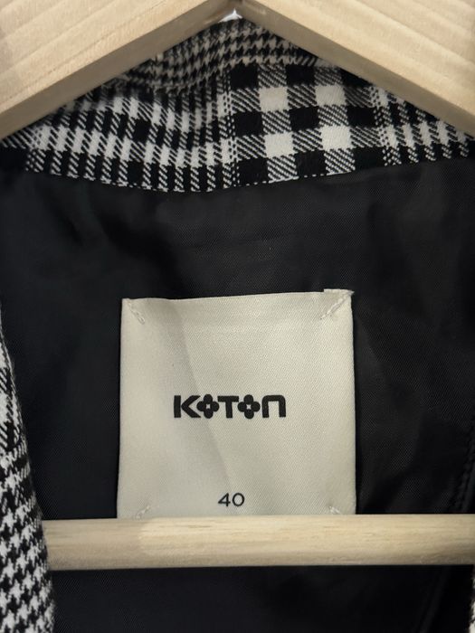 Дамско сако в черно/бяло с райе