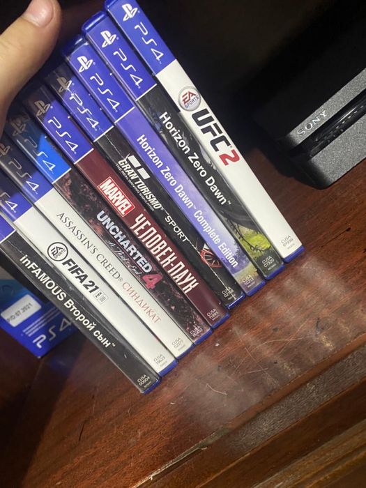 Продам Playstation 4 slim на 1000 гигов