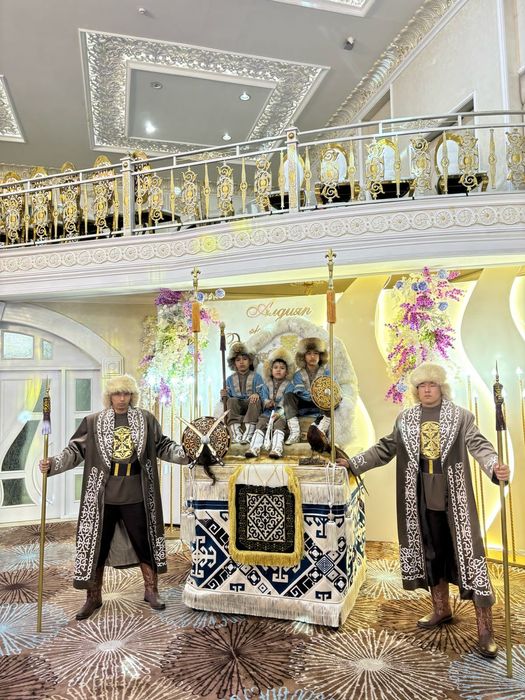 ТРОН.ТАҚ.Сүндет той тақ.Трон. ақ тақ,үлкен тақ,алтын тақ бар.Тұсаукесе