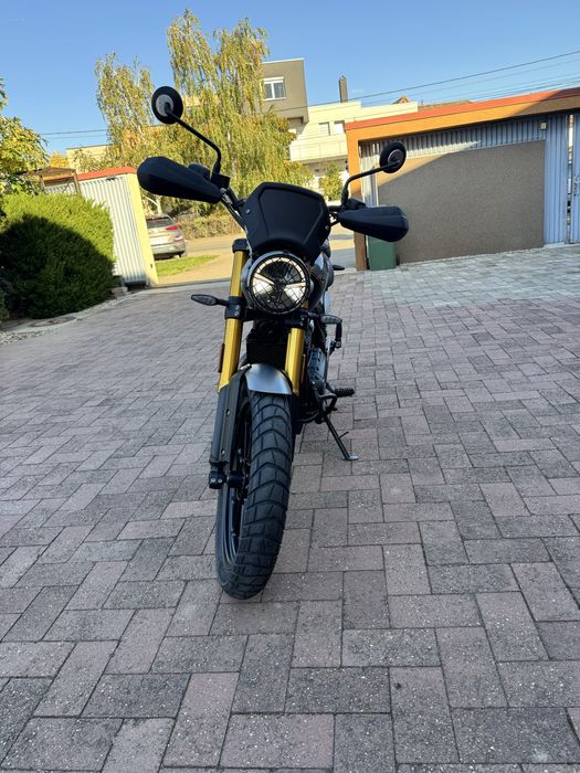 Triumph Scrambler 400X