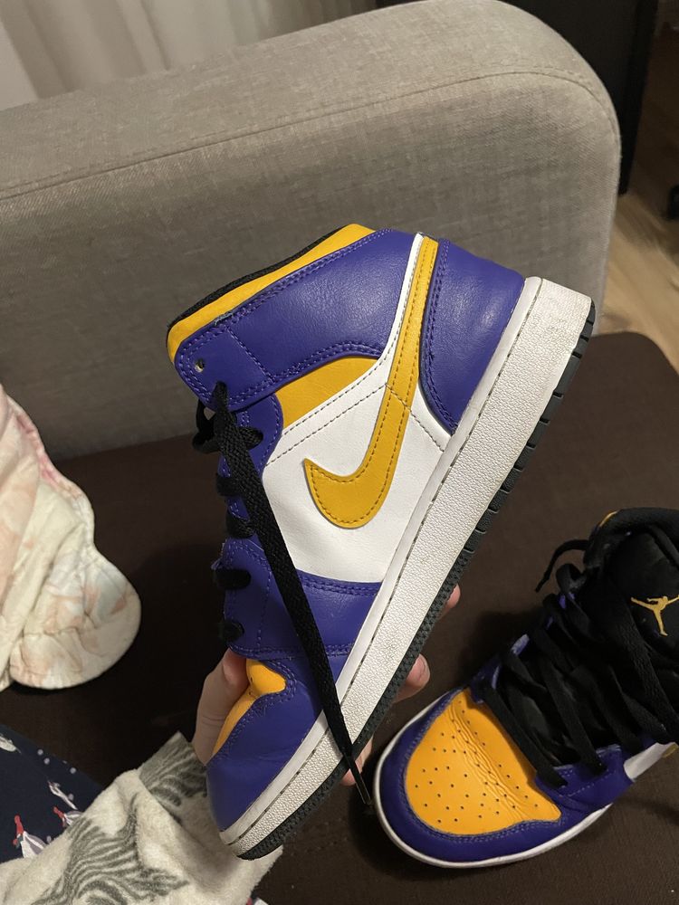 Jordan mid Lakers