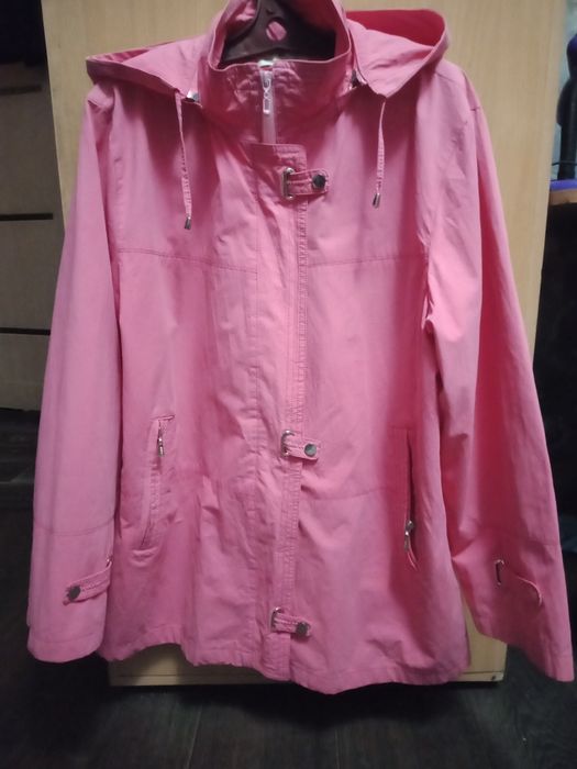 Куртка  яркая  весенняя 50-52 р-р