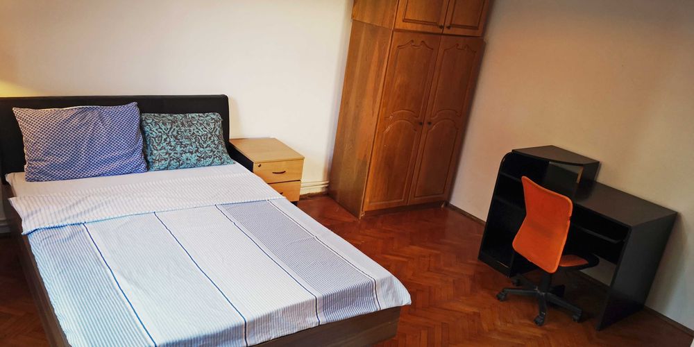 Camera de inchiriat 23mp la Casa decomandata  curte pet  Marasti