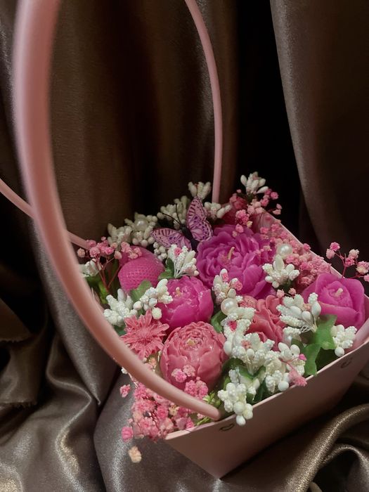 Букет от свещи в кошничка