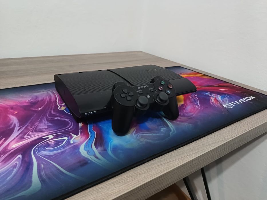 PlayStation 3 + 2 jocuri (GTA IV & FIFA 2013) – stare foarte bună
