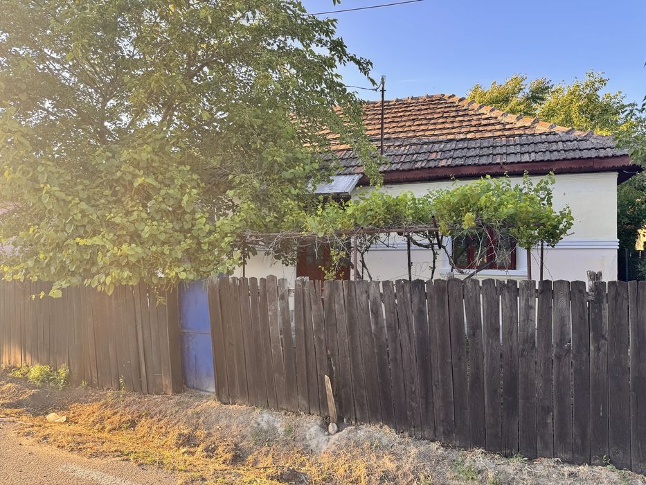 Casa de locuit cu teren 1000 mp, com Gogosu, jud. Mehedinti