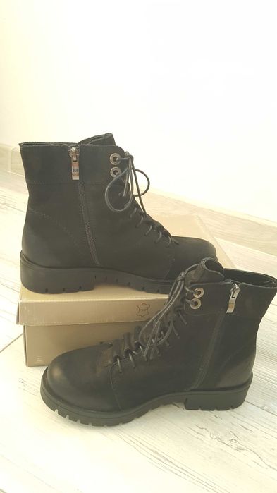Черни дамски кожени боти Lasocki размер 38 от набук