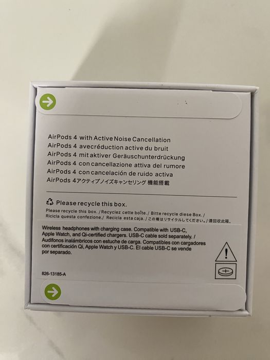 Casti Apple Airpods 4 noi sigilate cu husa silicon alba