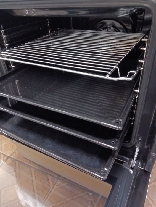 Свободно стояща печка с керамичен плот Gram 2 години гаранция!