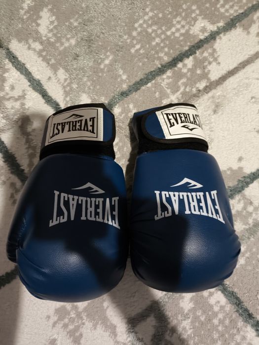 Продам боксерские перчатки